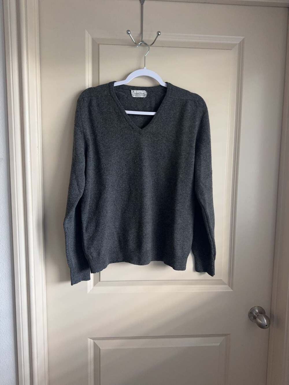 Bernhard Altmann Men's Size 42 Gray V-Neck 100% Virgin Wool Sweater